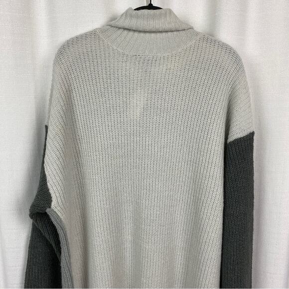 Lane Bryant Gray Colorblock Turtleneck Long Sleeve Sweater Sz.18/20 NWT - Picture 13 of 16